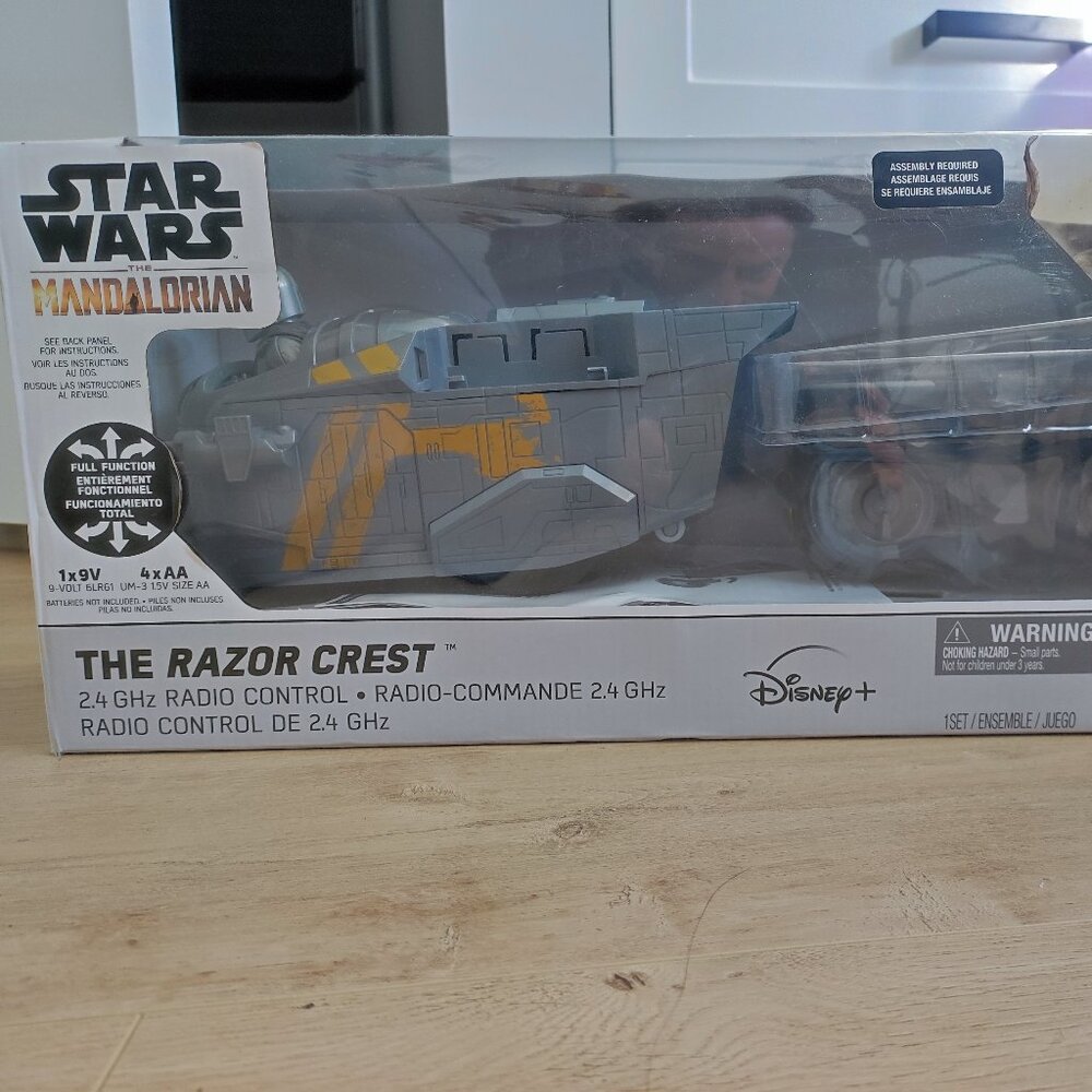 Star Wars The Mandalorian The Razor Crest Disney Radio Remote Control Transport